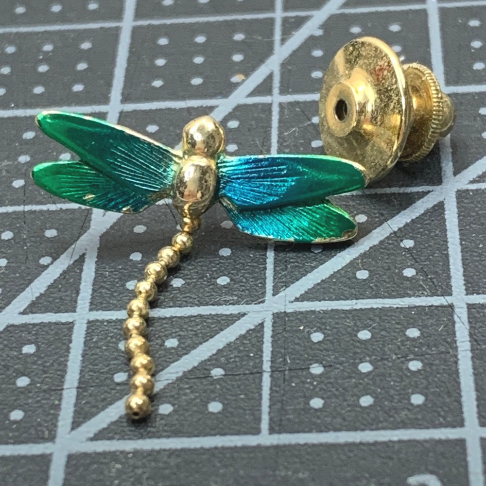 Avon Gold Tone‎ Dragonfly Pin with Green Enamel Wings and Bead Chain